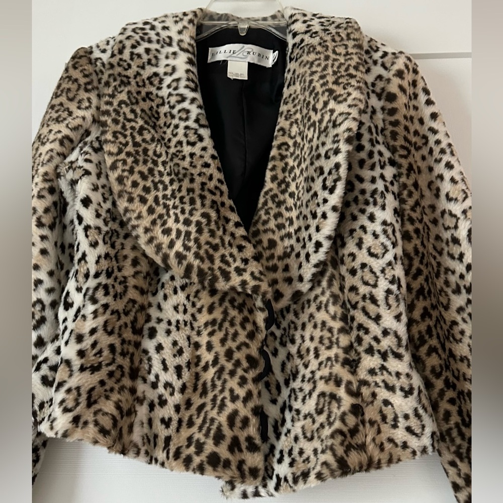 Ellie Rubin 
Leopard print Faux Fur size XS